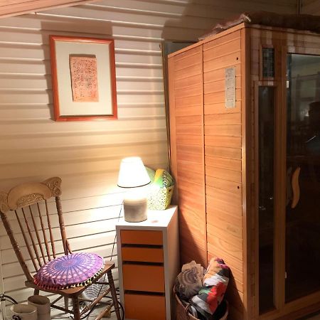Havre Chez Guylaine Apartamento Laval Exterior foto