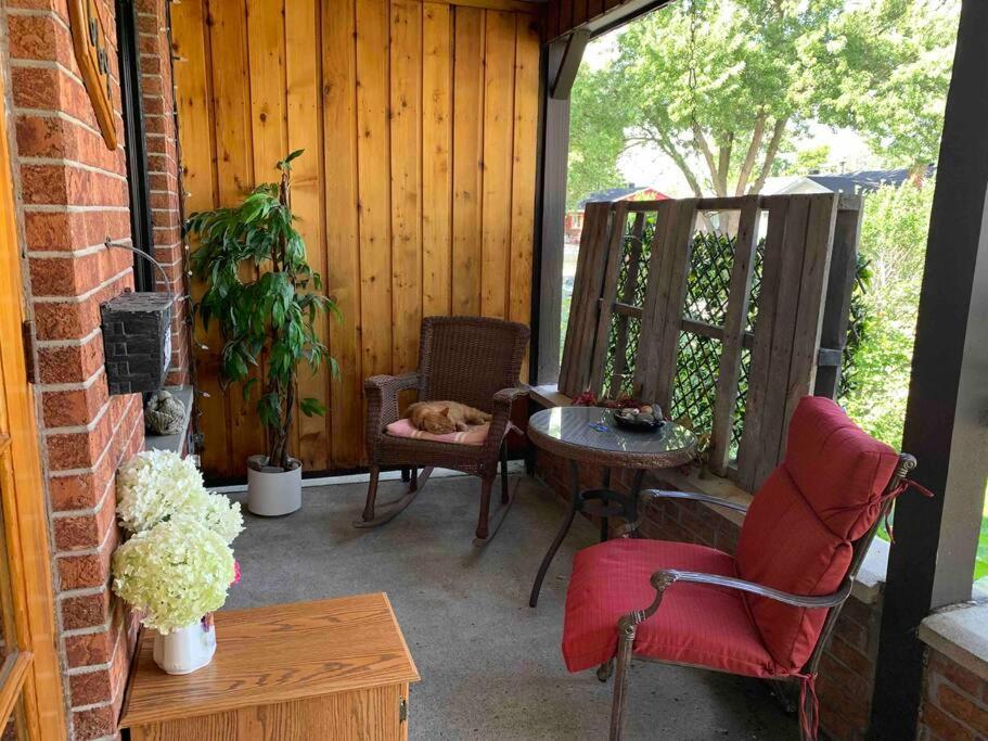 Havre Chez Guylaine Apartamento Laval Exterior foto
