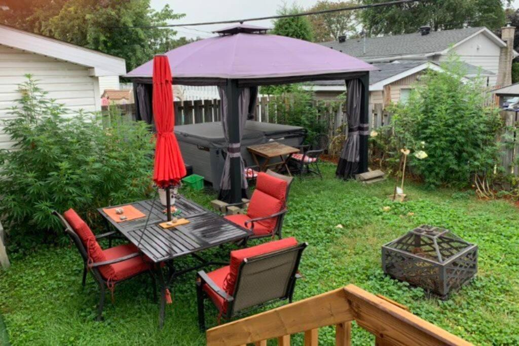 Havre Chez Guylaine Apartamento Laval Exterior foto