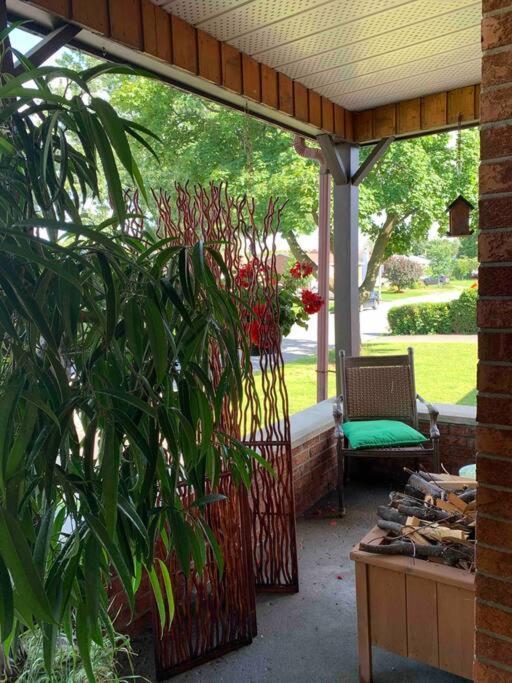 Havre Chez Guylaine Apartamento Laval Exterior foto