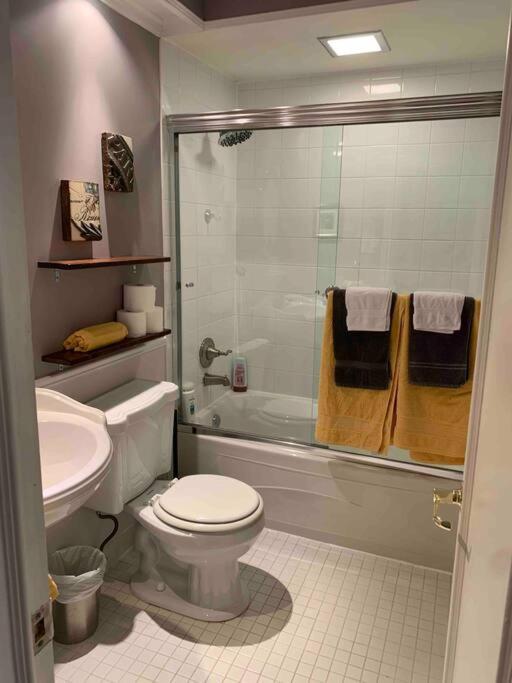 Havre Chez Guylaine Apartamento Laval Exterior foto
