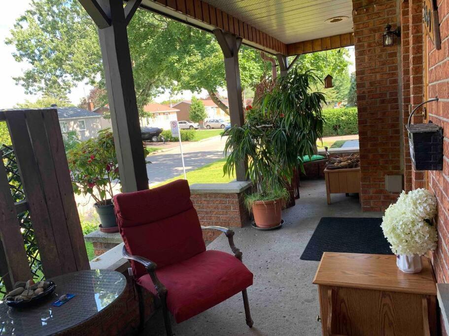 Havre Chez Guylaine Apartamento Laval Exterior foto