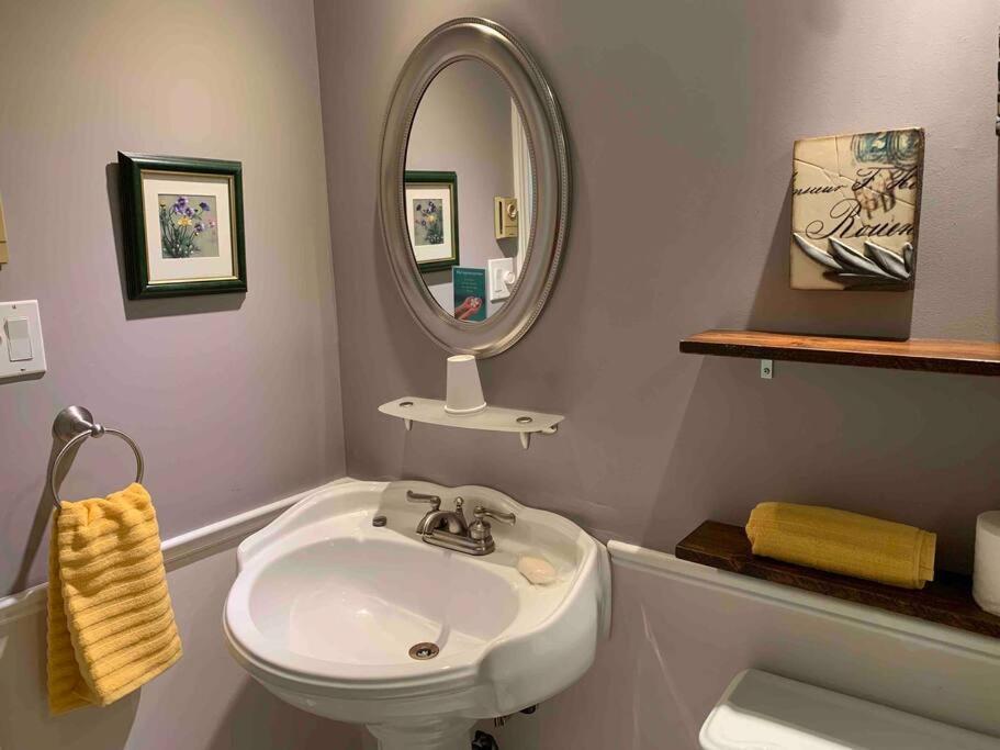 Havre Chez Guylaine Apartamento Laval Exterior foto