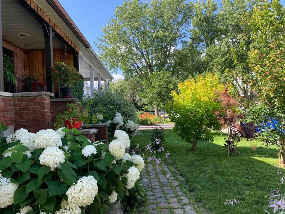 Havre Chez Guylaine Apartamento Laval Exterior foto